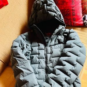 Women’s Mountain Hardwear hooded down jacket